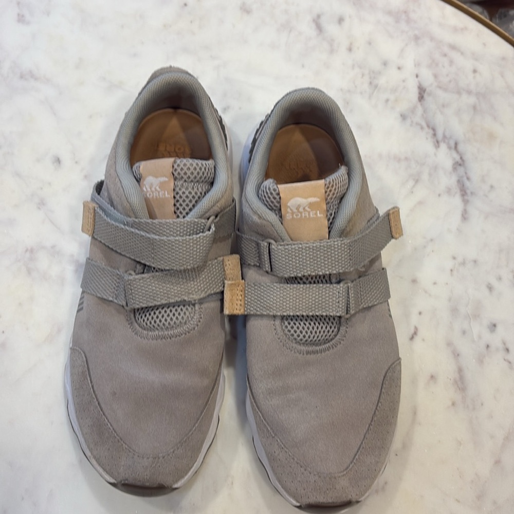 Sorel Kinetic light grey suede tennis wide 10